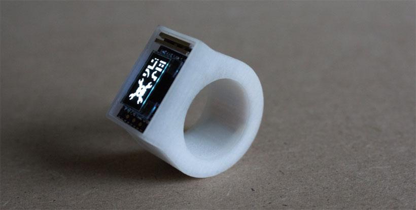 Ring with display outlet