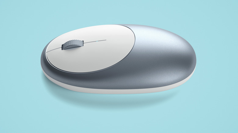 Satechi Mouse blue background