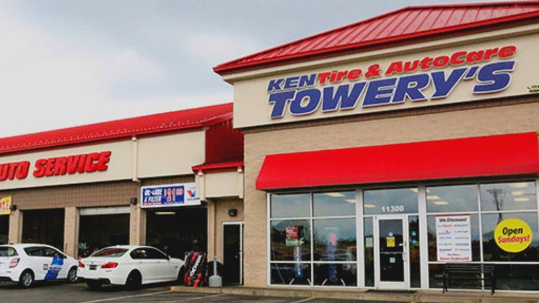 Ken Towery's Tire store with cars outside