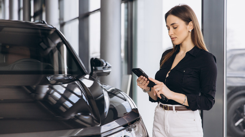 customer researching car repair
