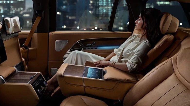 Center Armrest Display for the Rear Passengers