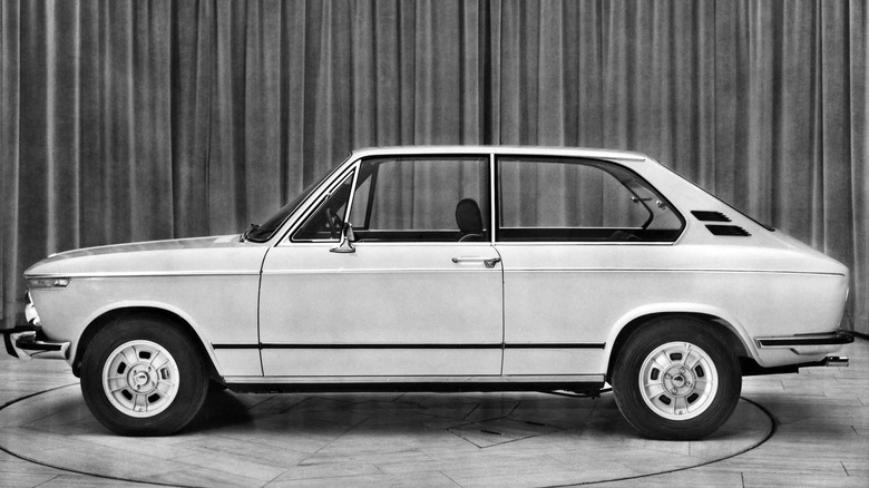BMW 2002 Touring side profile