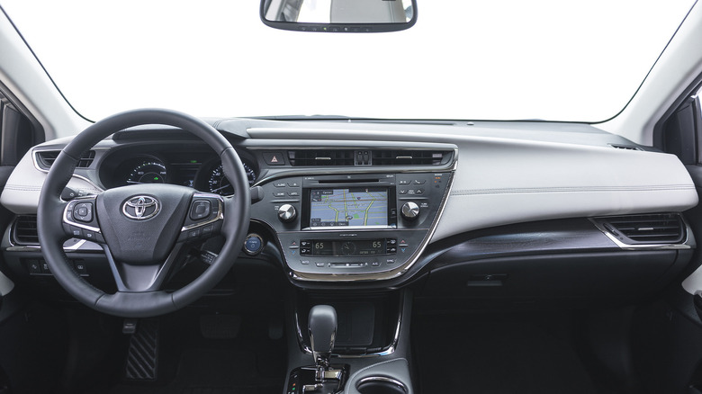 A straightforward image of the 2017 Toyota Avalon interior