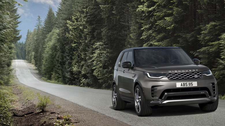 A 2025 Land Rover Discovery Tempest edition in black and gold, profile view