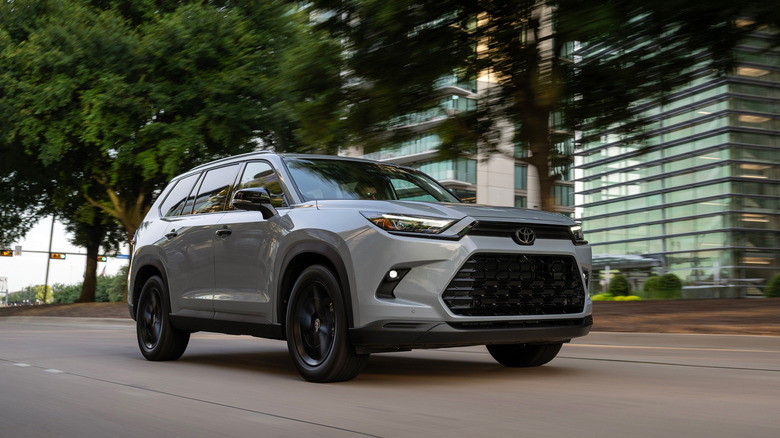 A side on shot of a 2026 Toyota Grand Highlander driving