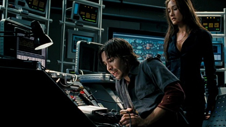 Matt Farrell (Justin Long) hacking