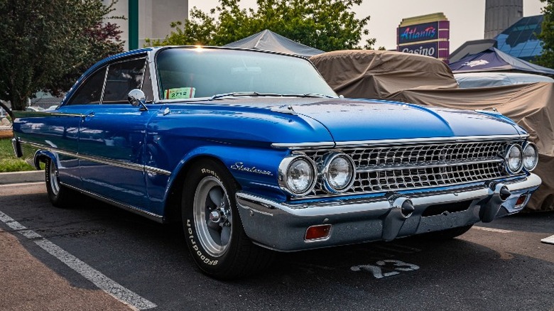 Ford Galaxie Starliner