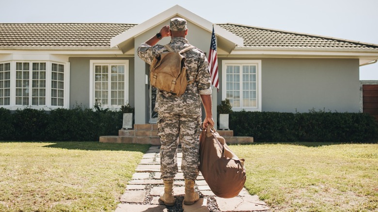 a soldier arriving home