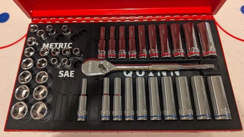 the socket set tray with a 72-tooth ratchet and accessories on it