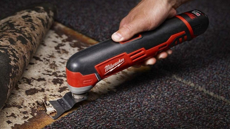 Milwaukee 2426-20 M12 Cordless Multi-Tool in action
