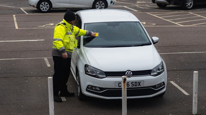 10 Driving Rules Other Countries Have To Follow That Don't Exist In The US