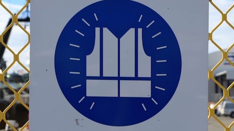 Blue and white sign warns that high visibility clothing must be worn in this area.