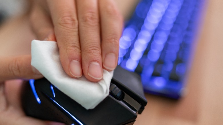 Cleaning a computer mouse
