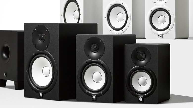 YAMAHA Hs series speakers