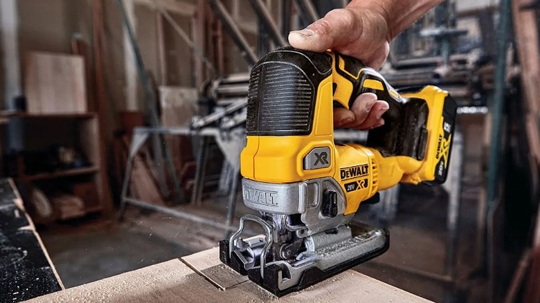 Using Jig Saw to cut across piece of wood