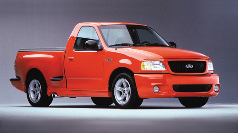 Ford F-150 SVT Lightning front 3/4