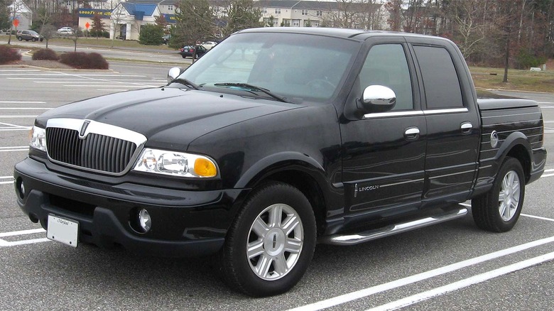 Lincoln Blackwood rear 3/4