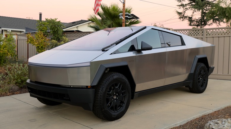 Tesla Cybertruck front 3/4