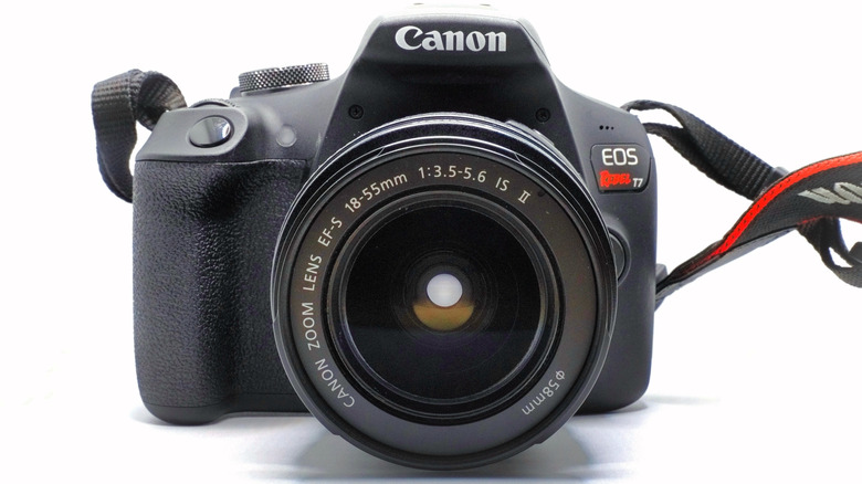 A close up shot of a Canon EOS Rebel T7