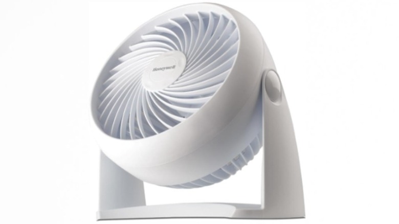 Honeywell TurboForce HT-84 Desk Fann against a white bakcground