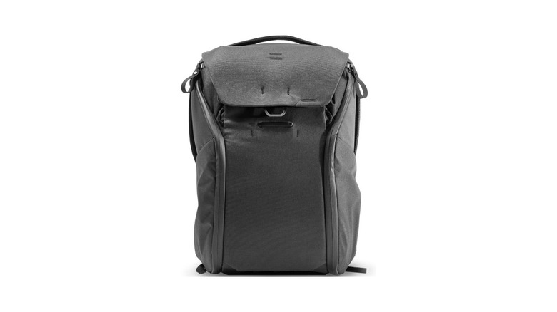 Peak Design Everyday Backpack in gray