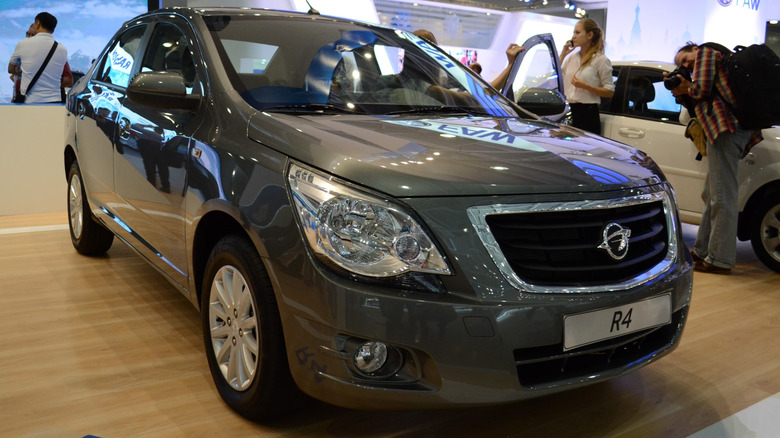 Ravon R4 sedan seen from right front at car show