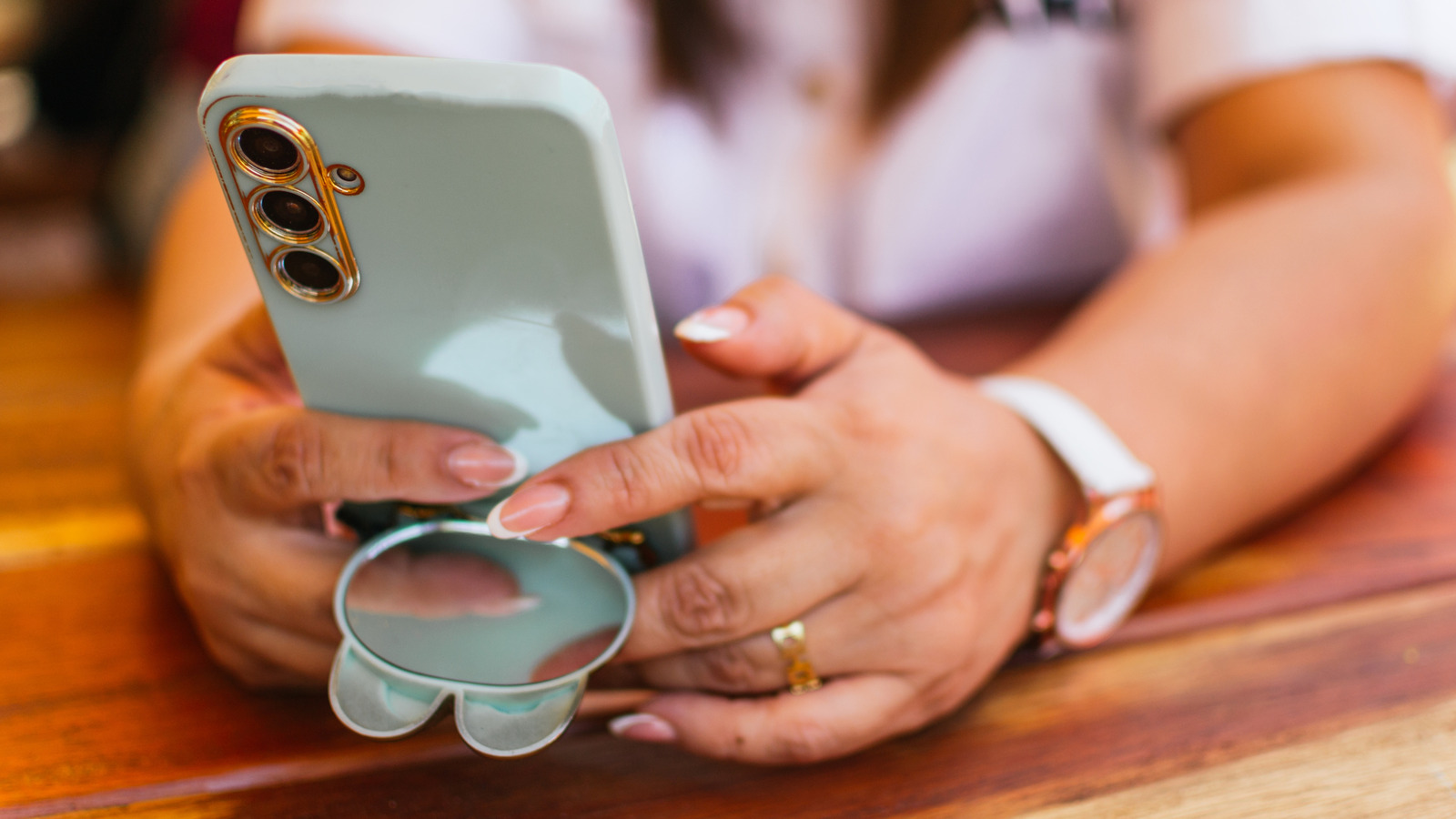 10 Handy Accessories For The Back Of Your Phone