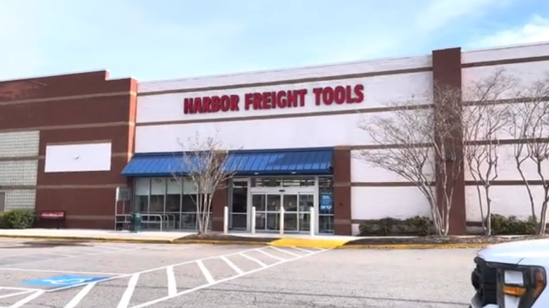 Front of Harbor Freight store