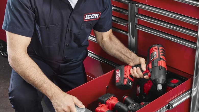 Icon 73- x 25-Inch Professional Roll Cab