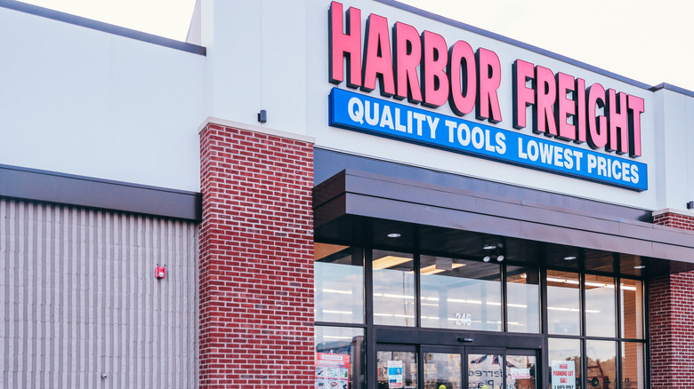 exterior of harbor freight tools store