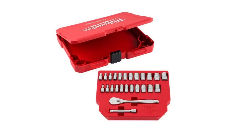 Milwaukee 25-piece ratchet and socket set