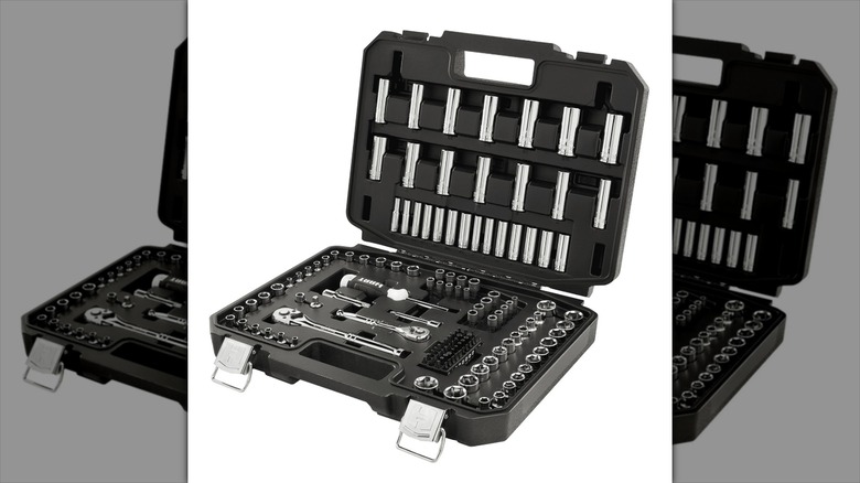 Hart 140-Piece ¼- and ⅜-inch Drive Mechanics Tool Set