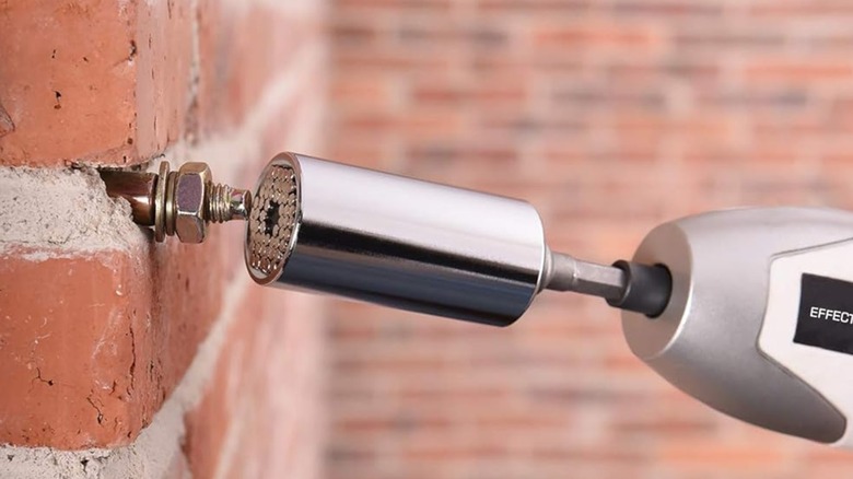 A universal socket bit in action