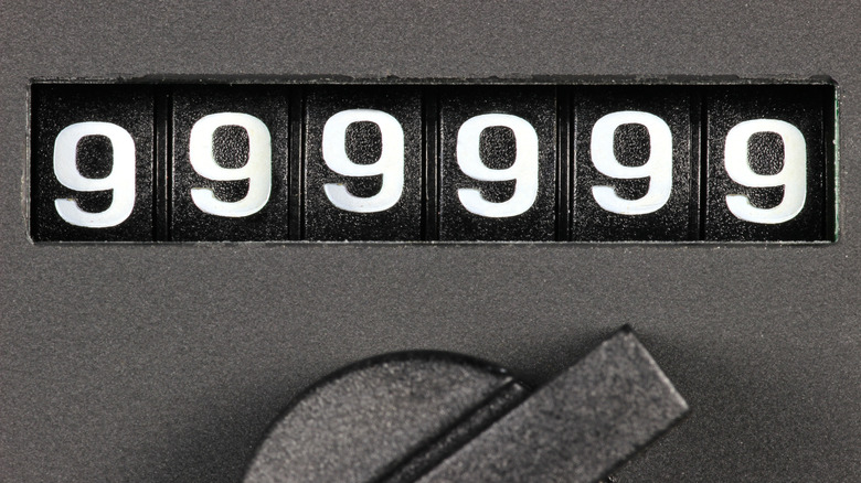 An odometer displaying the number 999999.