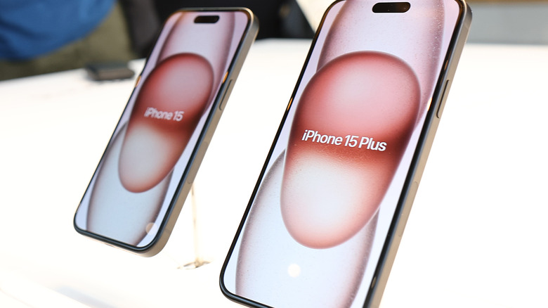 iPhone 15 in store 