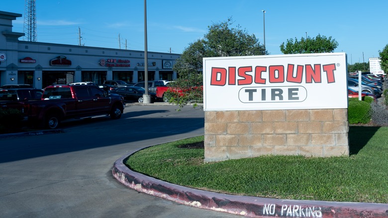 discount tire sign outside store