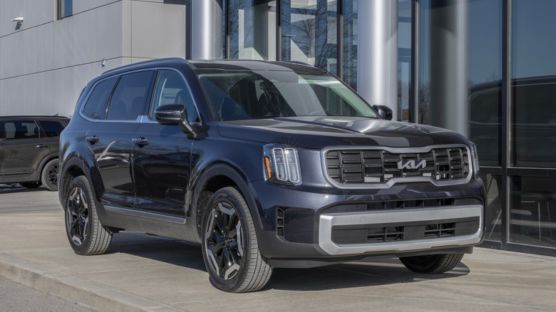 A dark blue Kia Telluride parked in a lot