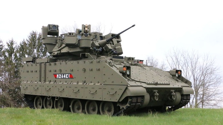 bradley fighting vehicle m2afe1 field