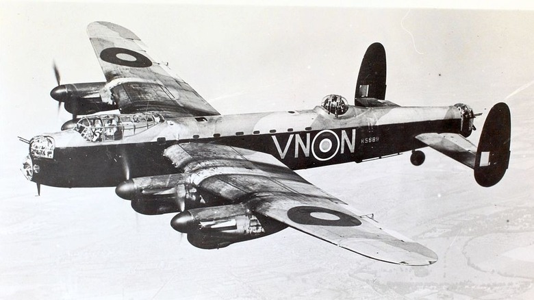 Avro Lancaster I, RR Merlin in flight