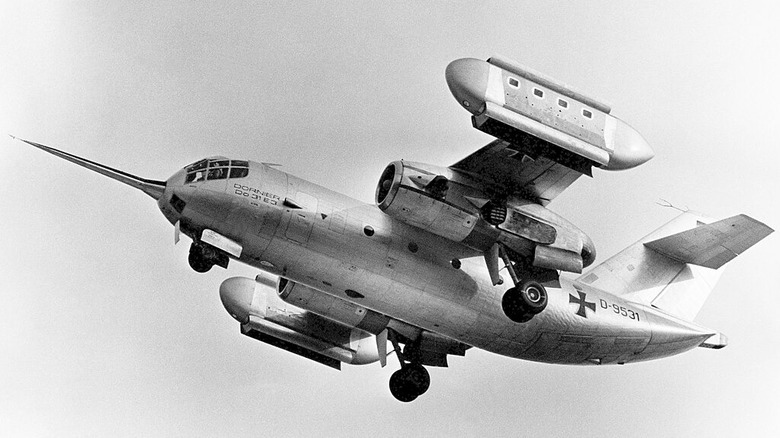 Dornier Do-31 experimental VTOL transport in flight