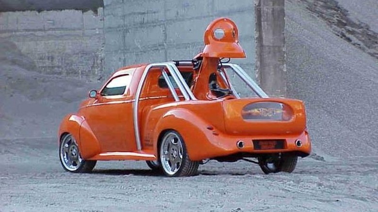 Rinspeed Tatooo.com with B.O.B. scooter