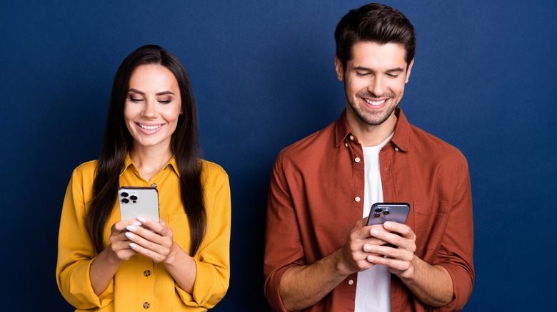 friends texting each other
