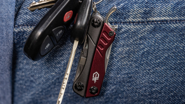 The Gerber Dime multitool attached to car keys.