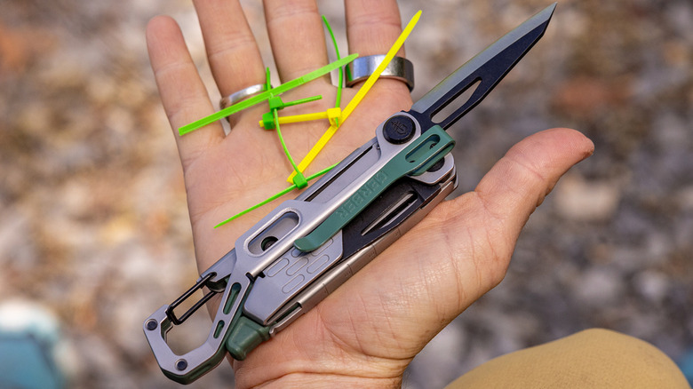 The Gerber Stakeout Spark multitool held in hand.