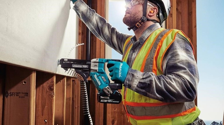 securing drywall with autofeed screwdriver