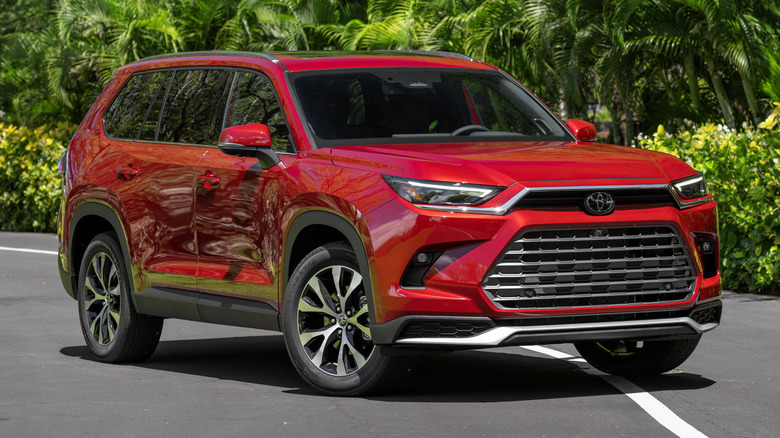 2024 Toyota Grand Highlander in Ruby Flare