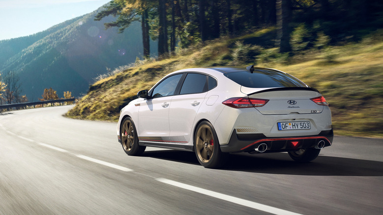 2025 Hyundai i30 N Fastback dynamic image rear 3/4