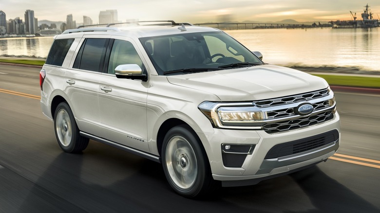 2023 Ford Expedition at sunrise