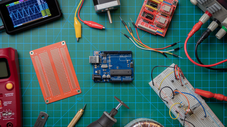 Project bench with Arduino microcontroller
