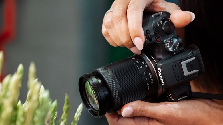 Canon EOS R10